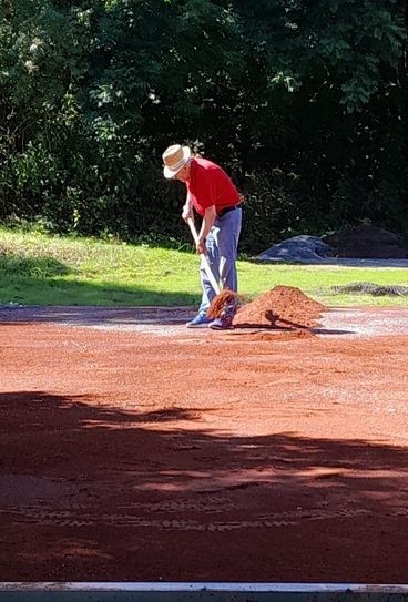 Berni verteilt die Deckschicht
